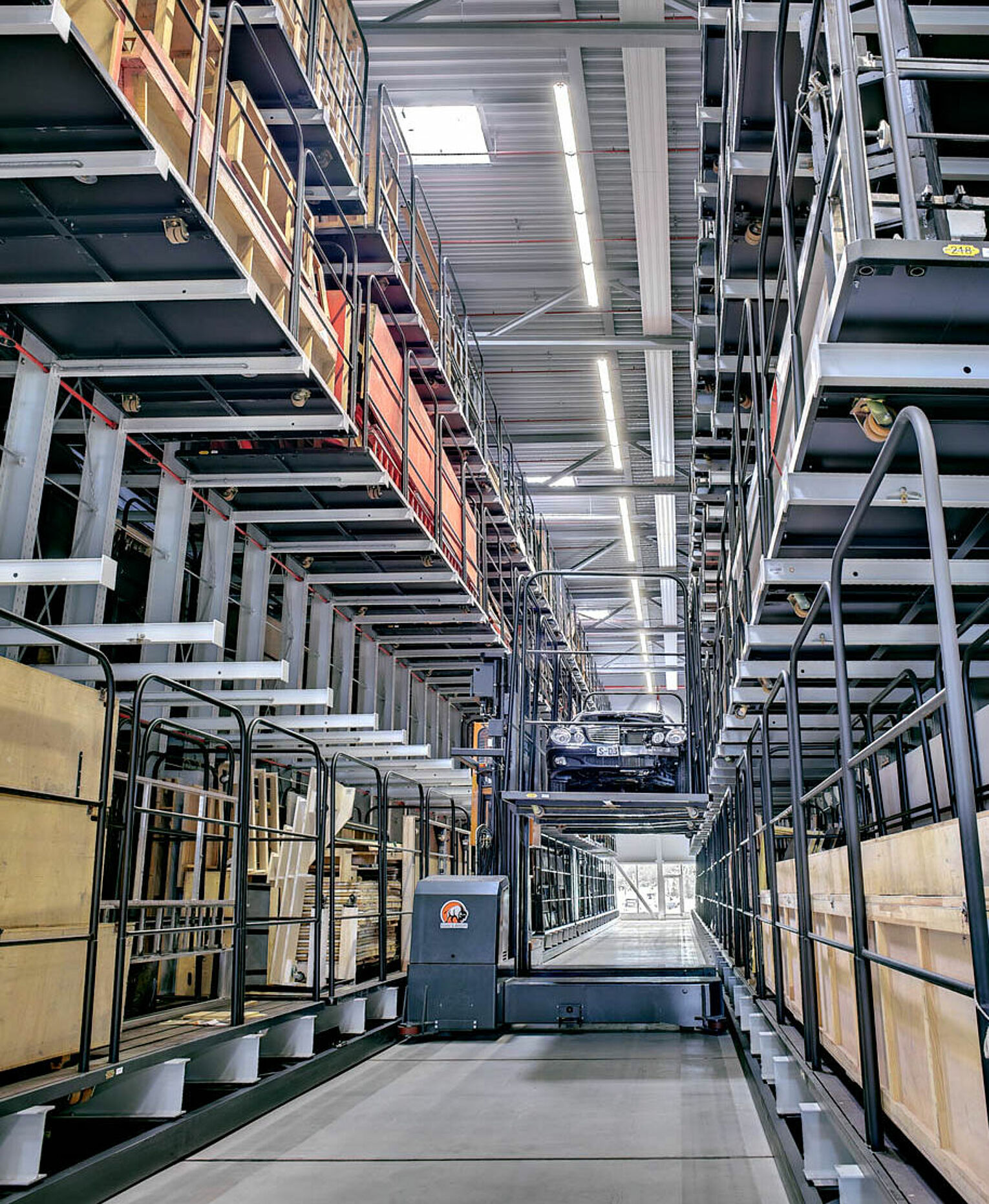 Mobile cantilever racking