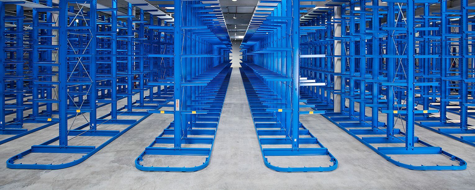 Cantilever racking for narrow aisle