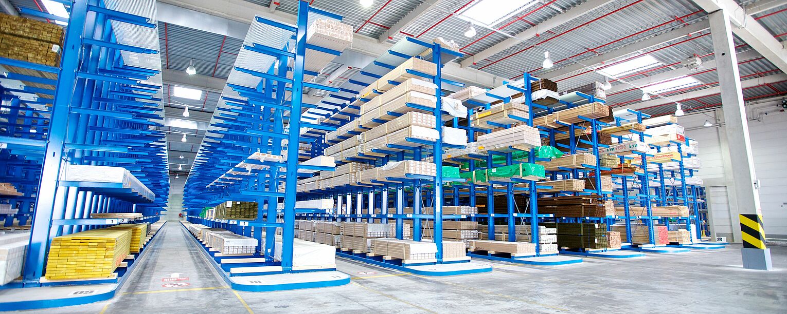 Cantilever racking for narrow aisle