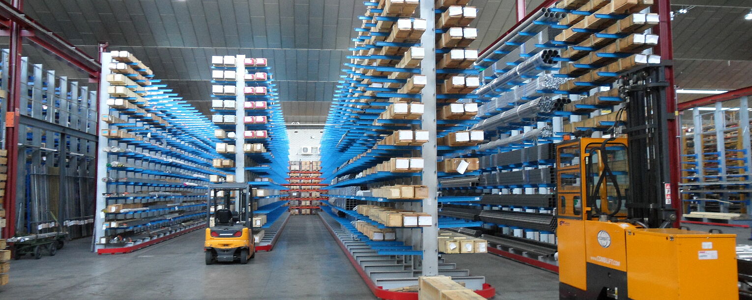 Cantilever racking for narrow aisle