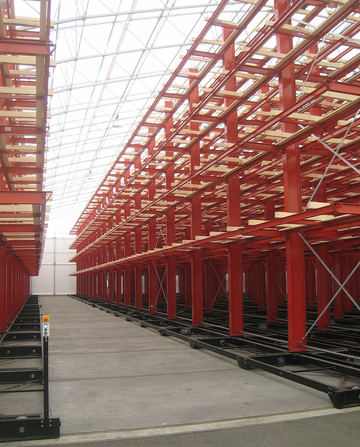 Mobile cantilever racking