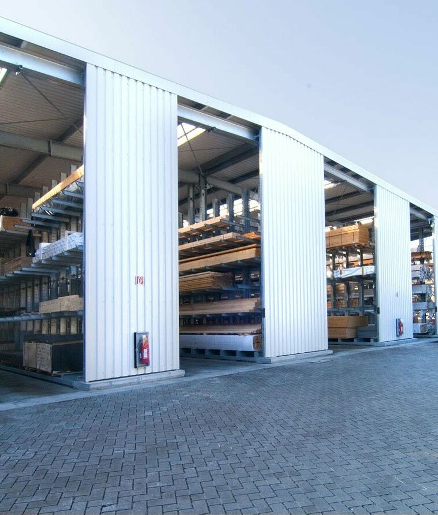 Rack-clad warehouse Cantilever racking