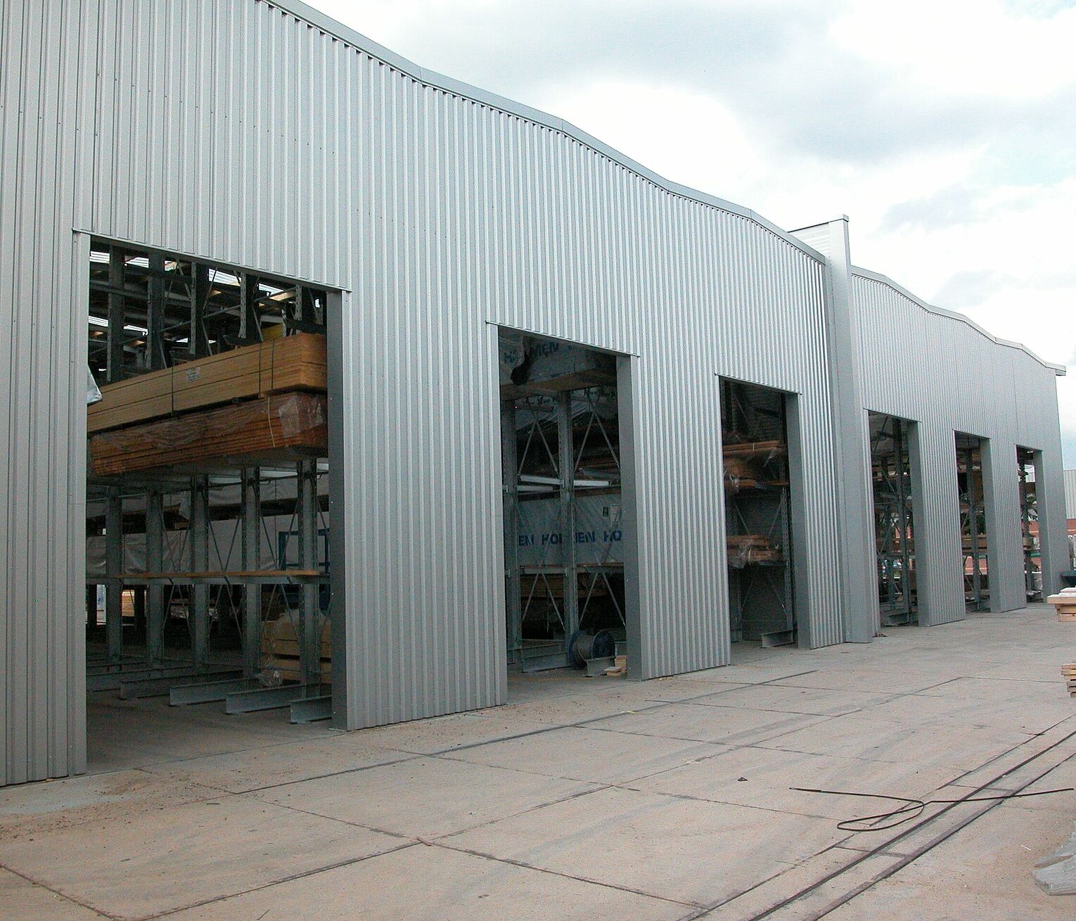 Rack-clad warehouse Cantilever racking