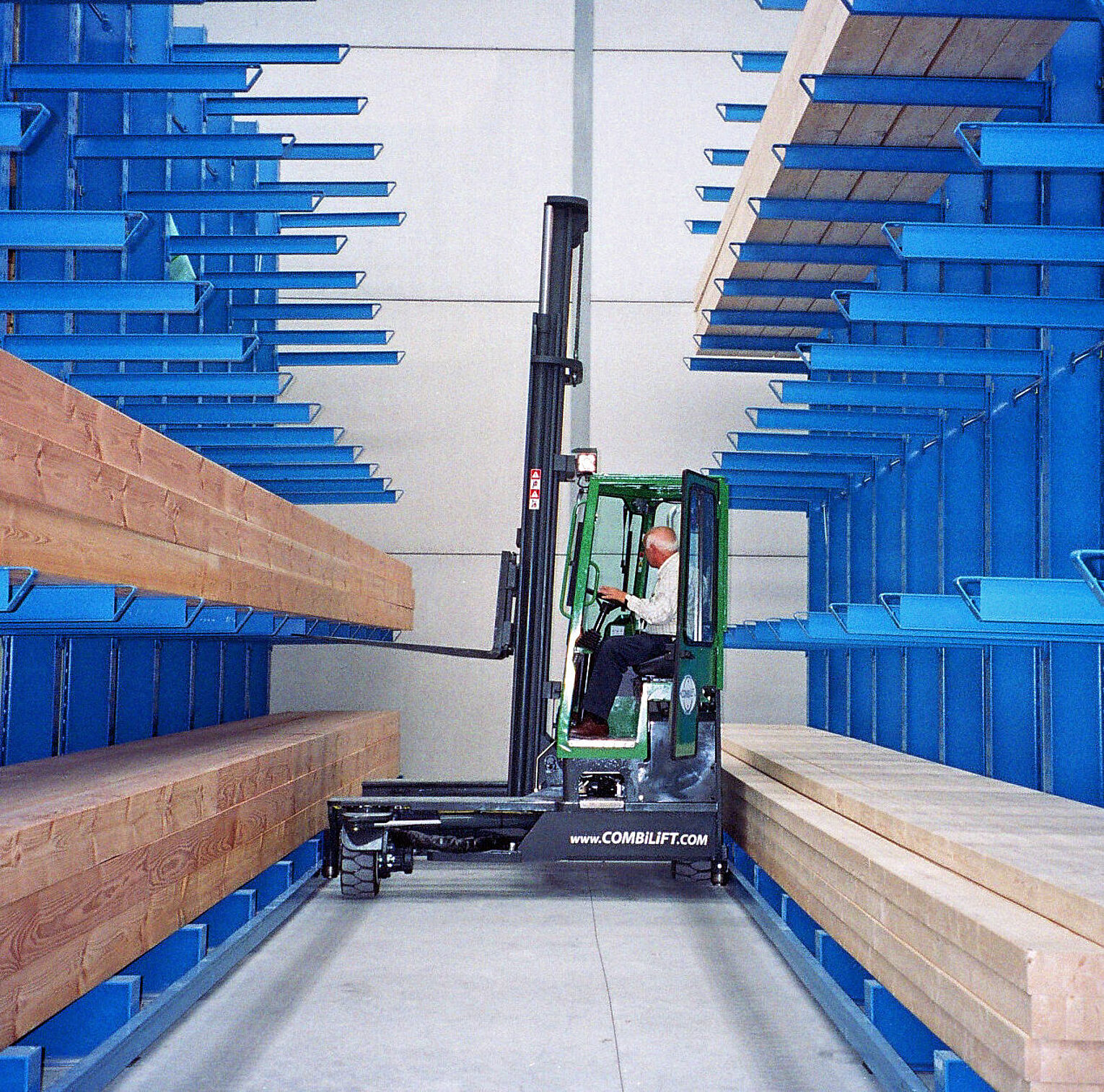 Cantilever racking for narrow aisle