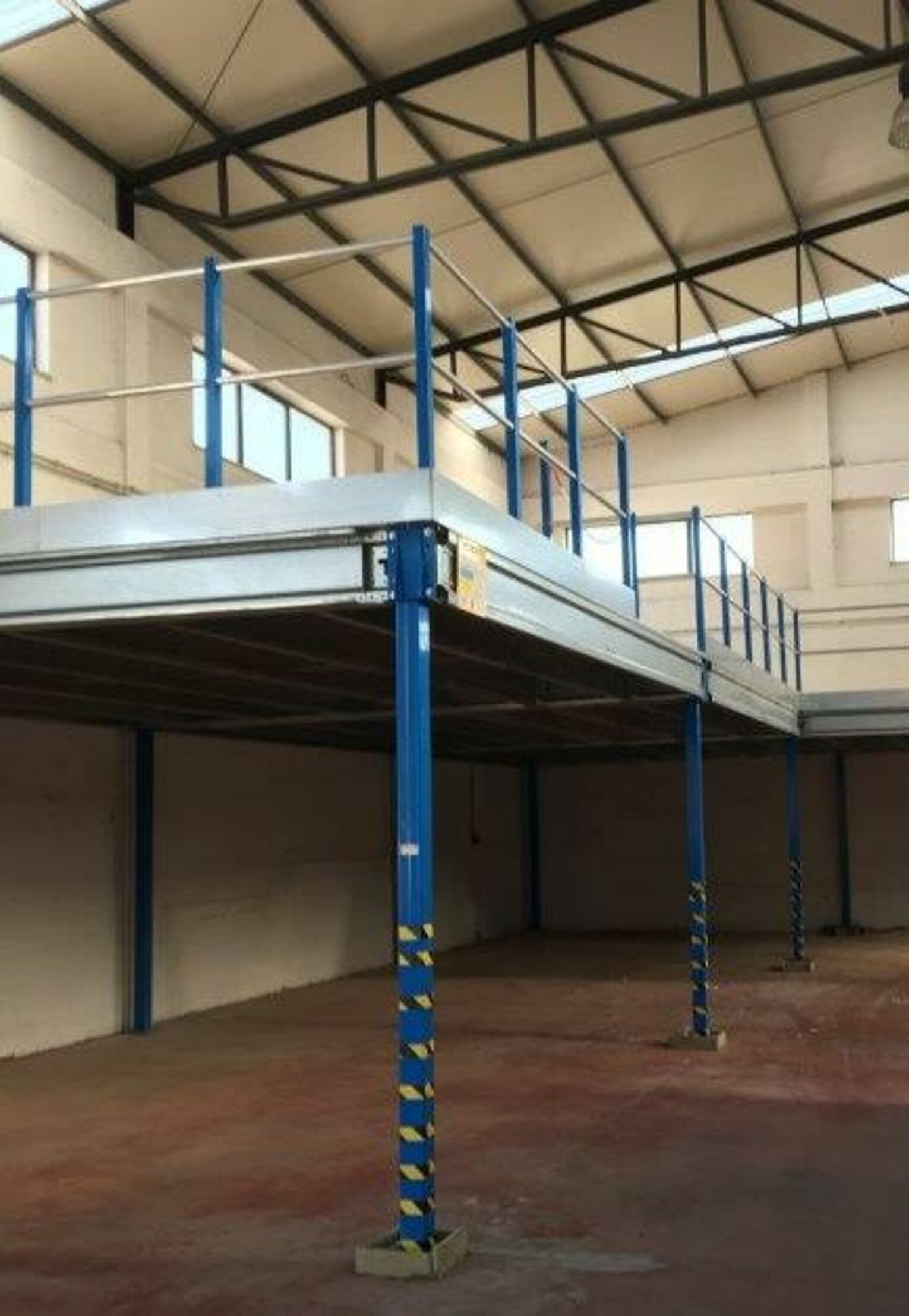 Cantilever racking Multi-tier storage