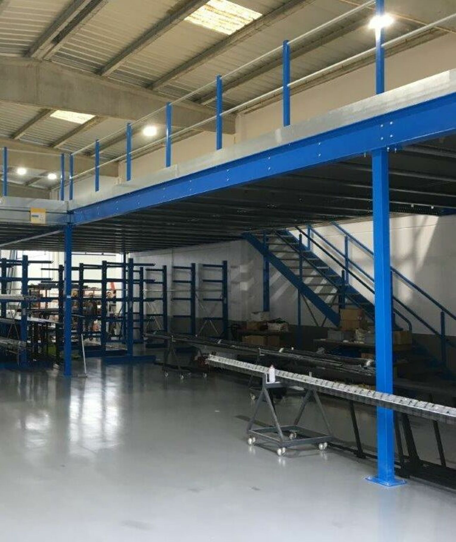 Cantilever racking Multi-tier storage