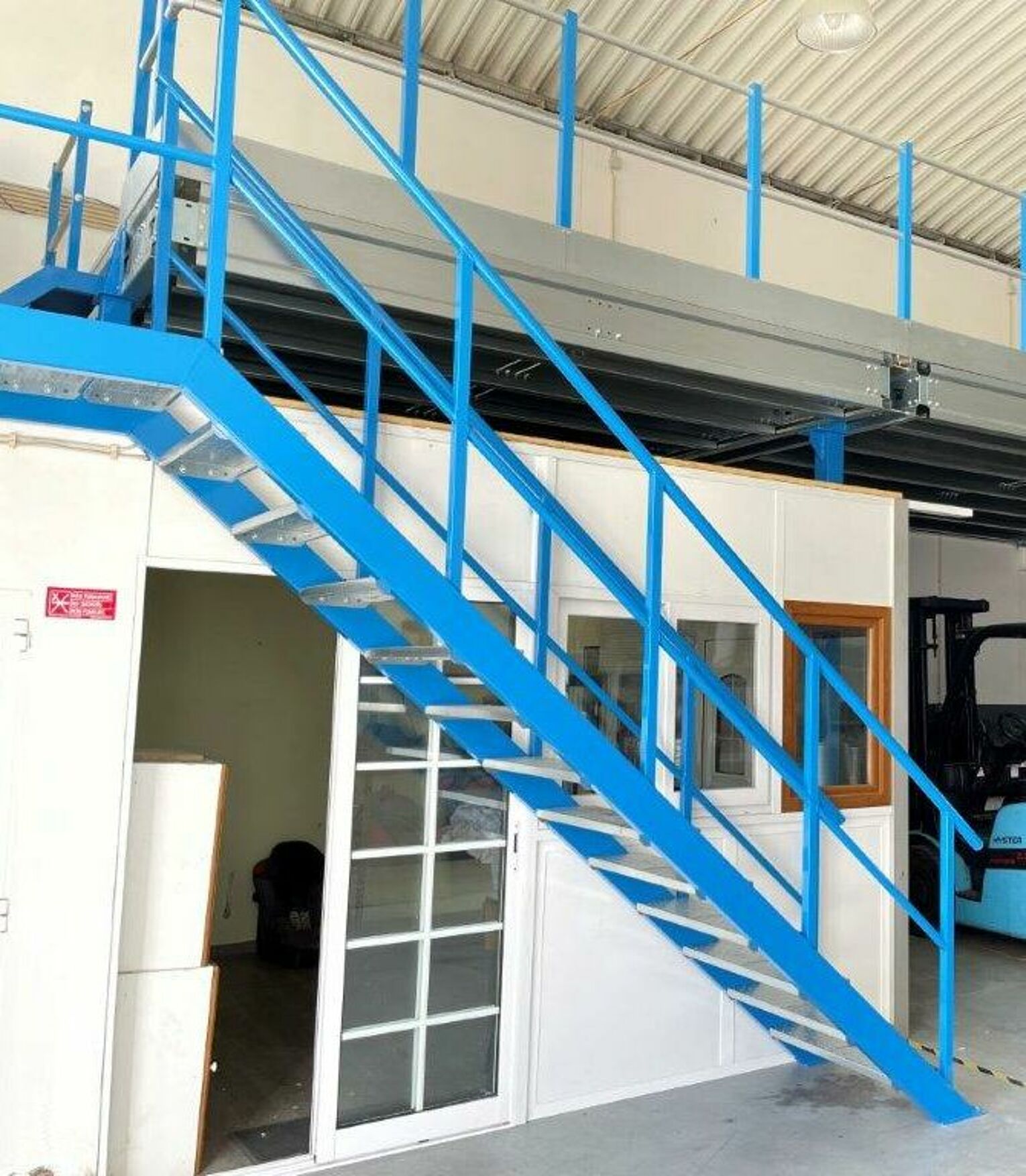 Cantilever racking Multi-tier storage